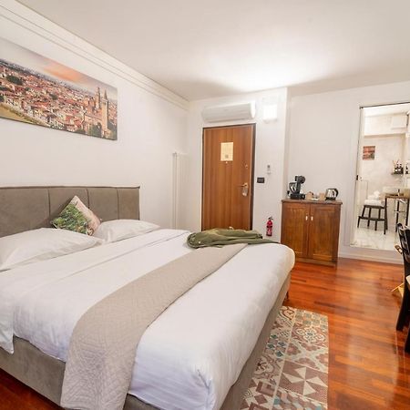 Hotel Aurelia Luxury - Piazza Delle Erbe à Vérone Extérieur photo